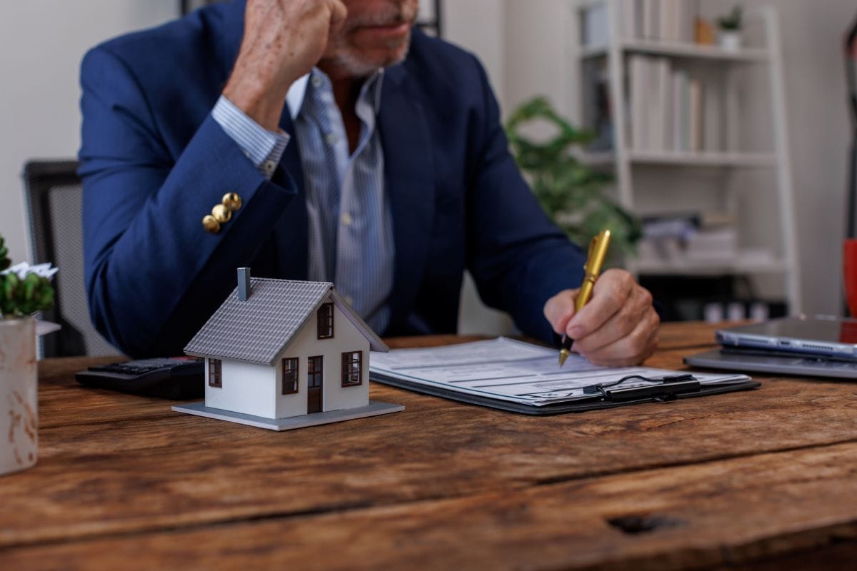 How a Mortgage Broker Can Help You Combine Multiple Debts